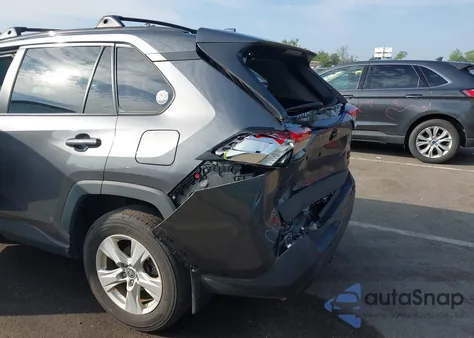 2021 Toyota Rav4 Xle z USA, uszkodzony, nr VIN 2T3P1RFV5MC175396